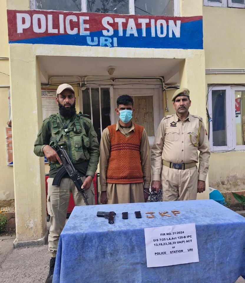 'Police arrests terrorist associate of LeT outfit in Baramulla URI,  arms am'